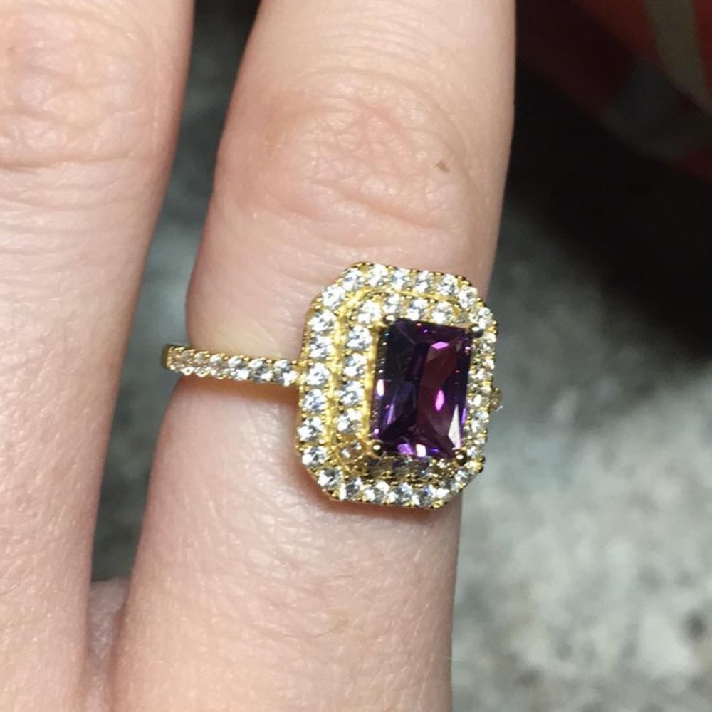 Size 6 ring - Picture 2 of 3